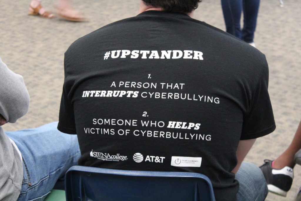 upstander back of shirt